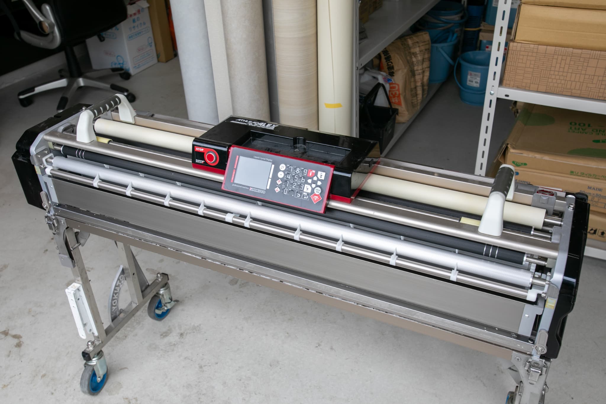 内装工事が完了した大きな建物